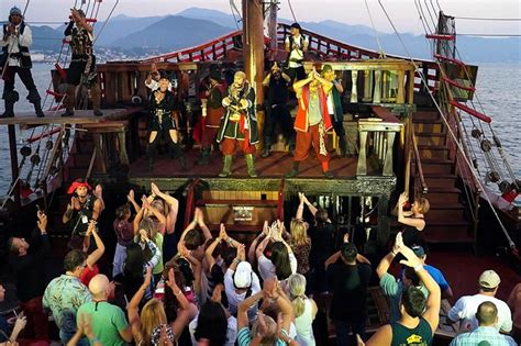 barco pirata en vallarta.
